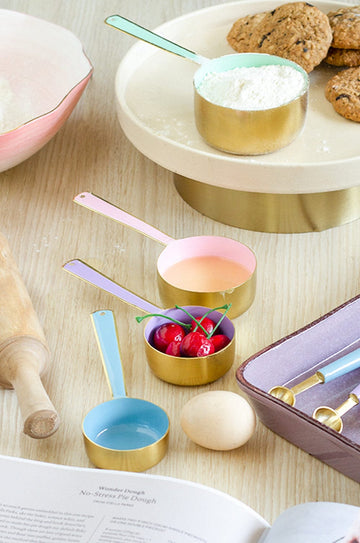 A Little Romance Measuring Cups Set