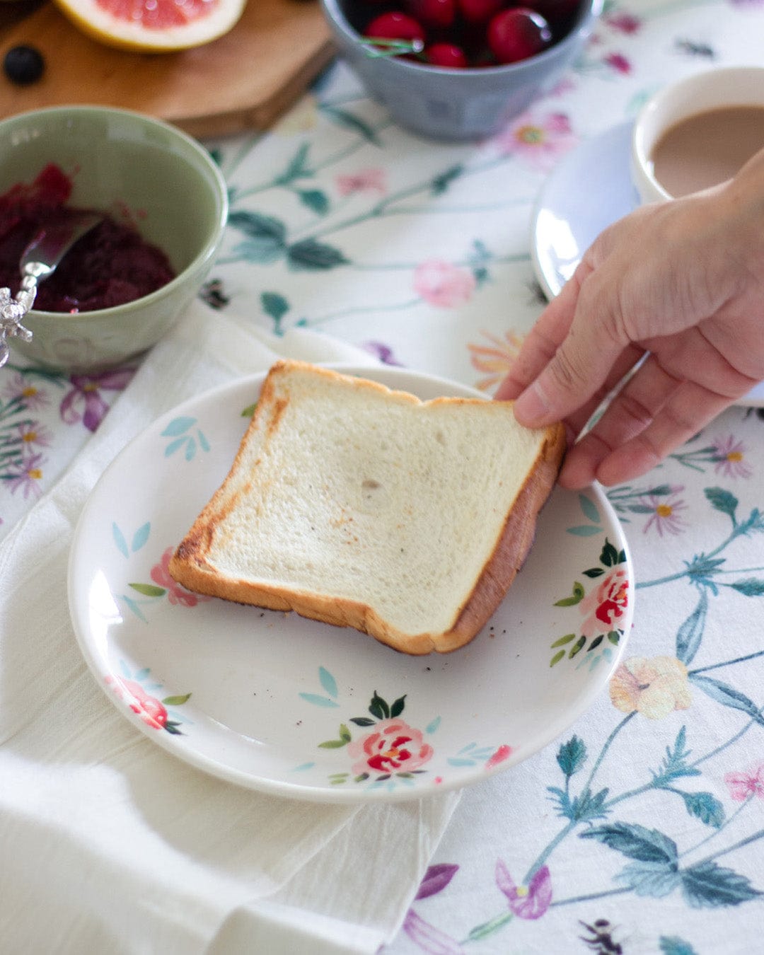 Day Dreams Handpainted Dinner Set of 8